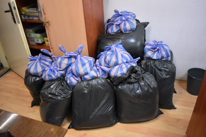 Полицаите в Сливен иззеха 100 кг нелегален тютюн