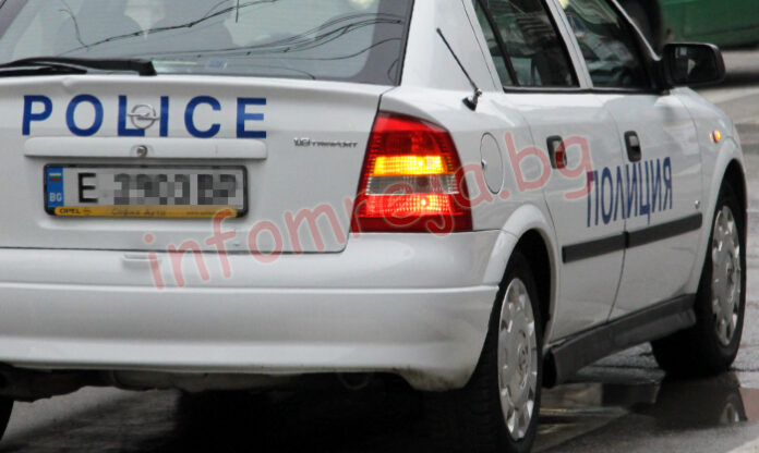Полицай от Рибново се блъсна с патрулката в паркиран автомобил в Благоевград