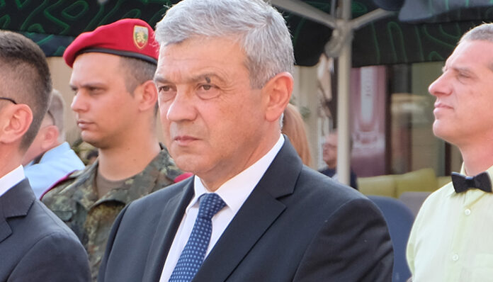 Полиция и служители на ЧЕЗ провериха къщата на бившия кмет на Благоевград