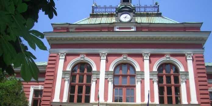 Полицията състави 12 акта за унищожаване и незаконно лепене на плакати