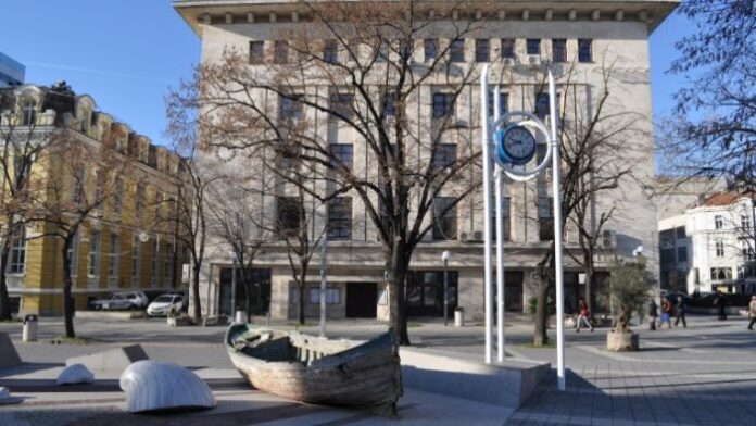 Полицията влезе в Община Бургас