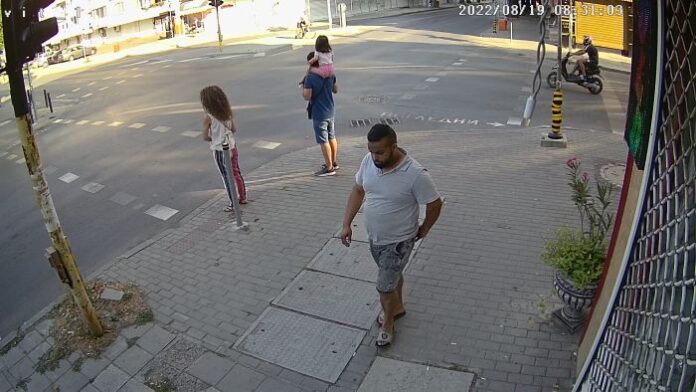 Полицията във Варна издирва извършител на грабеж
