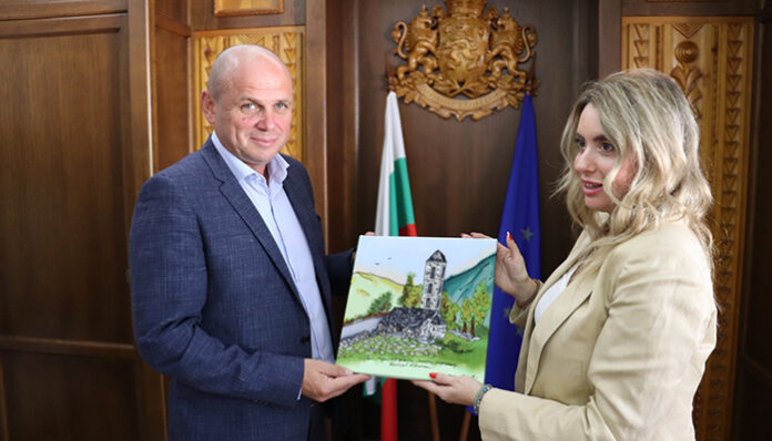 Посланичката на Андора у нас подари изкуство на кмета на Банско