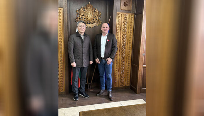 Посланикът на Република Корея разговаря с кмета на Банско