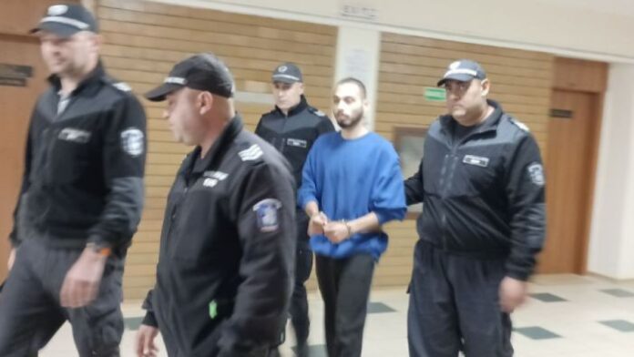 Постоянен арест за 19-годишен ученик