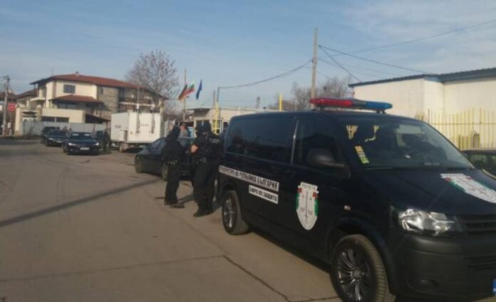 Повдигнаха обвинения на 14 от задържаните в „Орландовци“