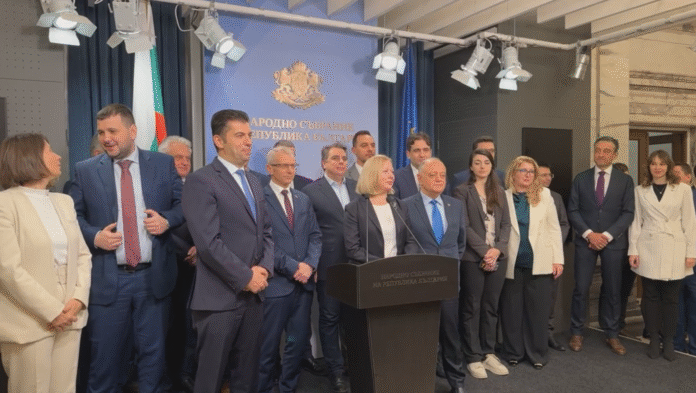 ПП-ДБ: Група проруски партии хабят пленарно време в ущърб на националния интерес