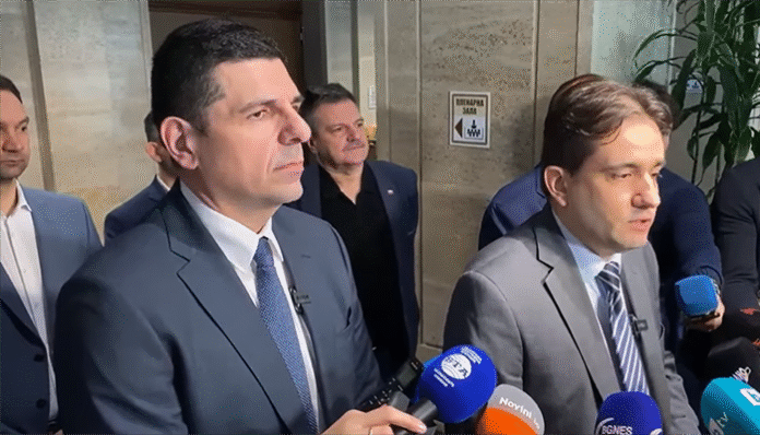 ПП-ДБ искат изслушване на Петкова пред НС за бюджета