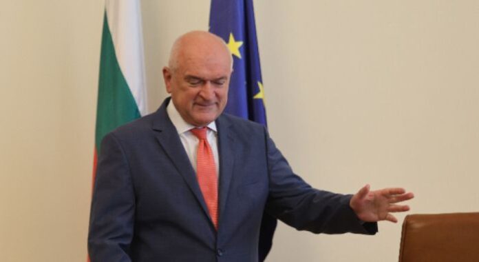 Правителството ще евакуира поетапно българите от Ливан