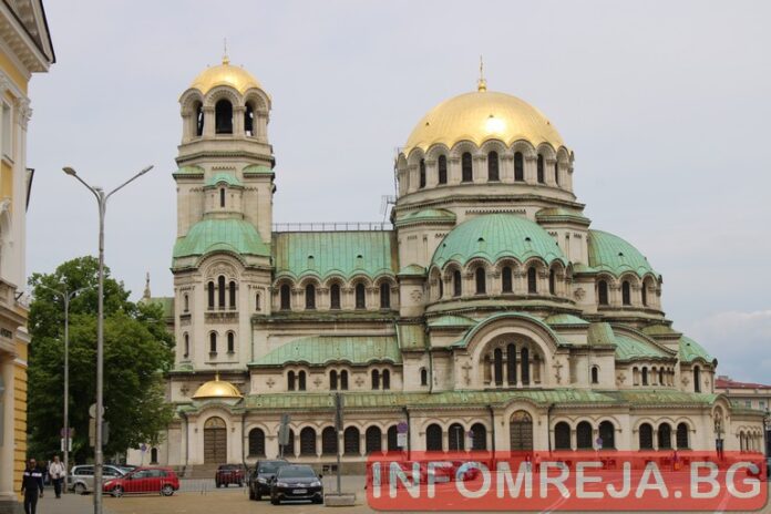 Православна църква чества празника за пренасяне на мощите на св. Александър Невски
