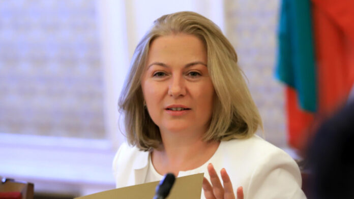 Правосъдният министър и КПКОНПИ си говорят чрез писма