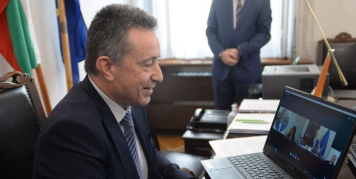 Правосъдният министър проведе видеоконферентен разговор с еврокомисаря Дидие Рейндерс