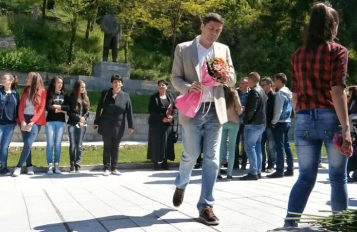 Председателят на Фондация „Българска памет” д-р Милен Врабевски с втора визита в Белица