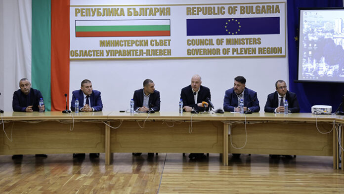 Премиерът: Целта е до следващото лято в Плевен да няма режим на водата