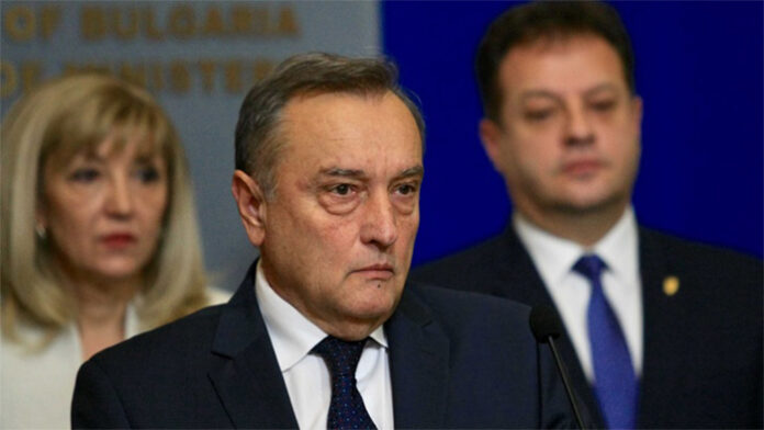 Премиерът уволни и шефа на АПИ