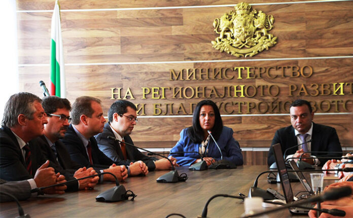 През пролетта започва строителството на участъка Кресна - Сандански от магистрала 