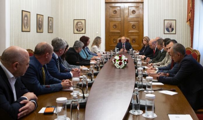 Президентът призова партии и правителство да намерят решение за заплатите в университетите
