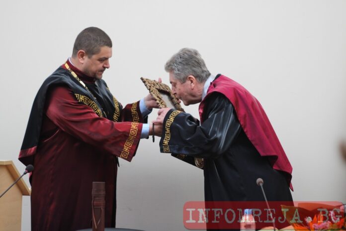 Президентът Първанов получи почетно звание за първи път в България - в ЮЗУ!