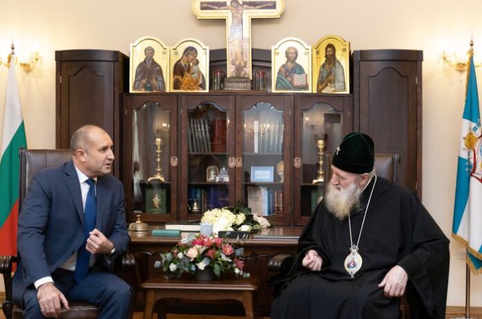 Президентът Румен Радев се срещна с патриарх Неофит