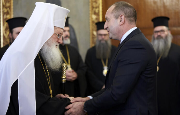 Президентът Румен Радев се срещна с патриарх Неофит