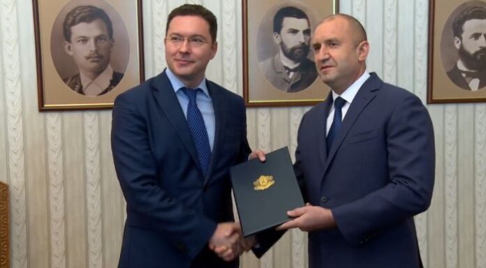 Президентът връчи втория мандат на ГЕРБ-СДС