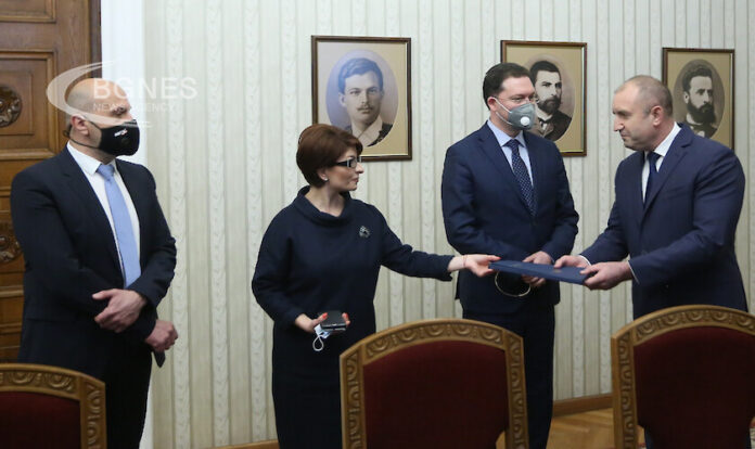 Президентът връчва мандата на ГЕРБ в петък