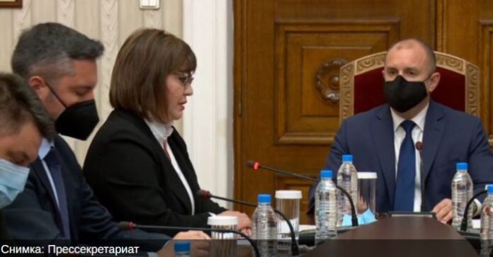 Президентът връчва третия мандат на „БСП за България“