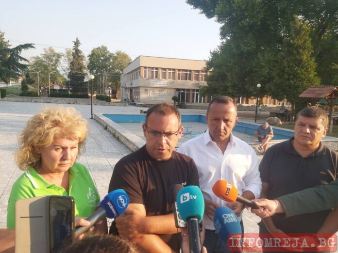 При липса на вятър се очаква потушаване на основния фронт в Малешево