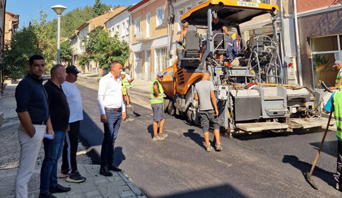 Приключва ремонтът на ул. „Цар Борис III“ в Якоруда