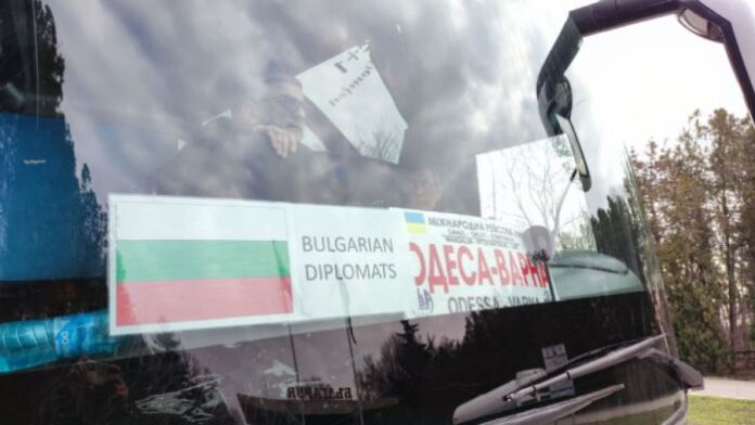 Пристигнаха два автобуса с българи