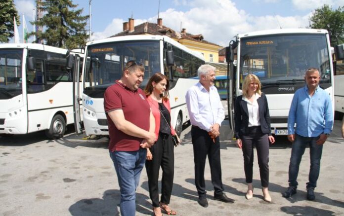 Пристигнаха новите автобуси в Дупница