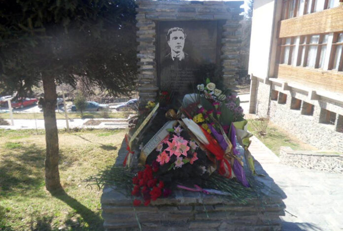 Признателна Белица почете паметта на Апостола