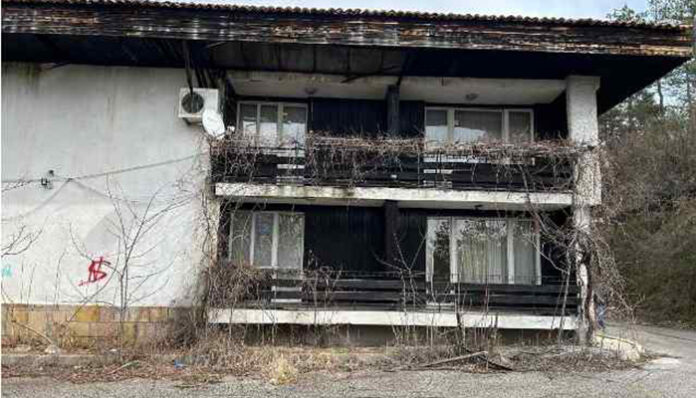 Продават хотел 