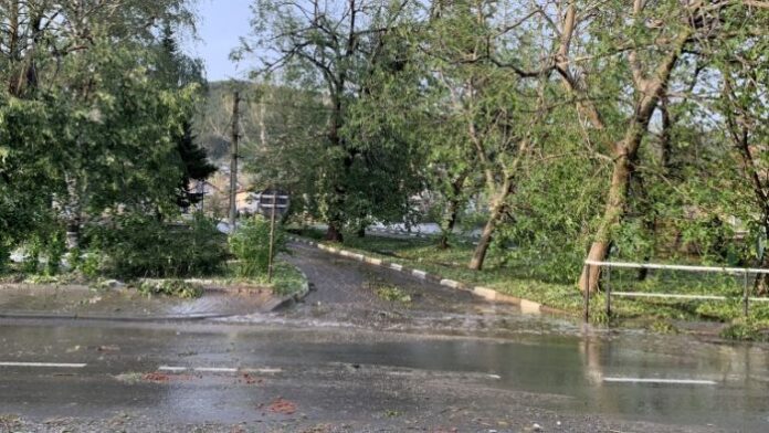 Продължава описването на щетите след бурите в страната