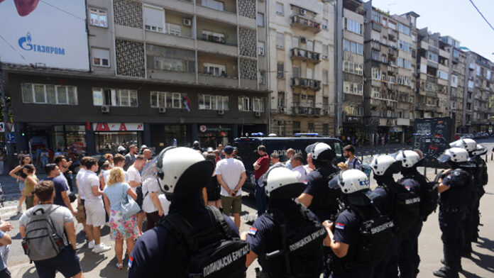 Продължават протестните блокади в Сърбия