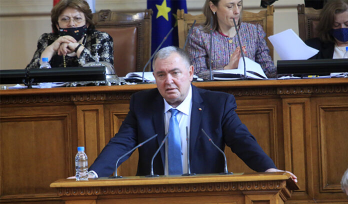 Проф. Михайлов: Парламентът да анализира управлението на здравната криза от МС