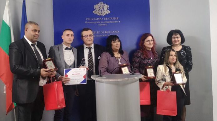 Проф. Пенов награди медиаторите на годината
