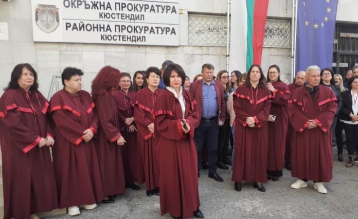 Прокурорите в Кюстендилско: Остро осъждаме нападението над магистрат