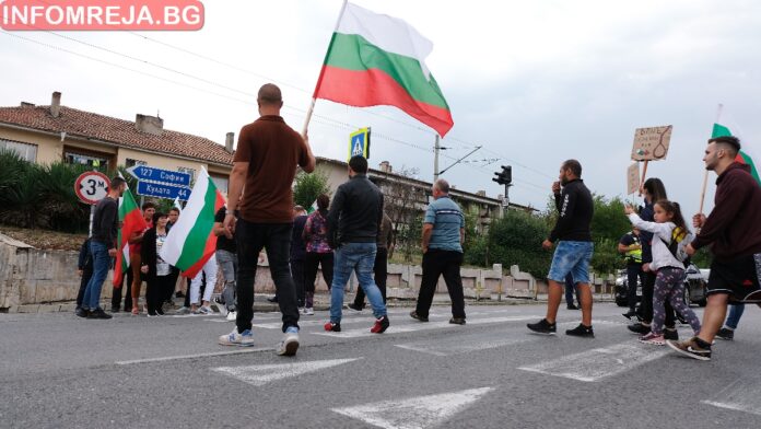 Протест блокира пътя София – Перник
