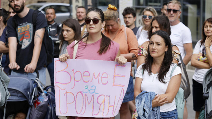 Протест и контрапротест пред 