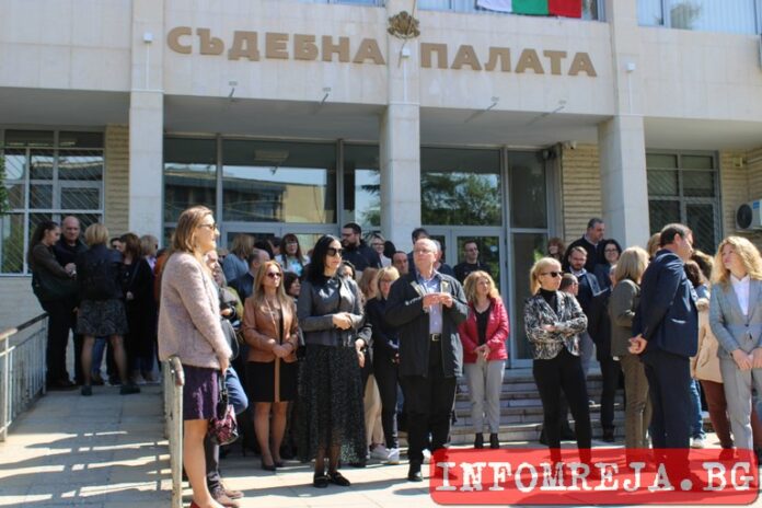 Протест пред съда в Благоевград: Един човек сам по себе си е нищо