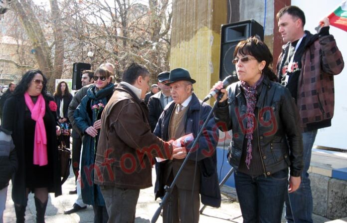 Протестиращи канят на преговори водачите на листи