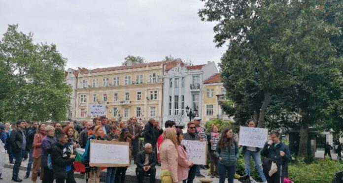 Протестиращи в Пловдив настояха Панаирът да остане на пловдивчани
