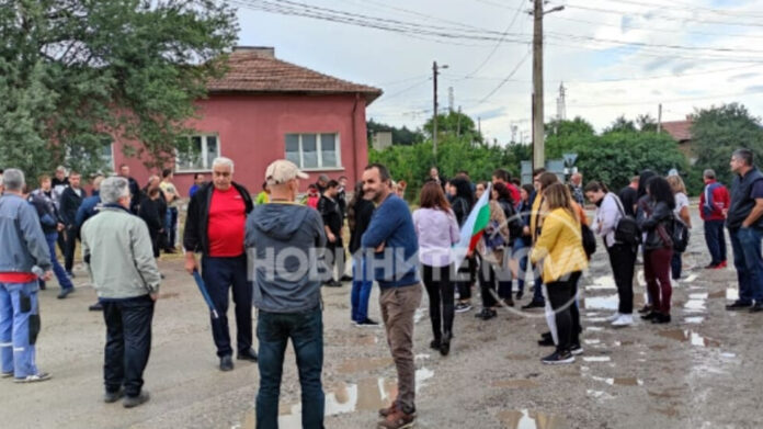 Протестиращи затвориха пътя за „Калотина”