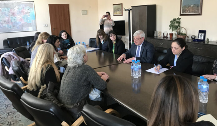 Протестиращите медицински сестри и здравният министър се разбраха