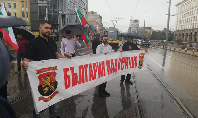 Протестна акция на ВМРО блокира кръстовището на бул. „Т. Александров“ пред ЦУМ