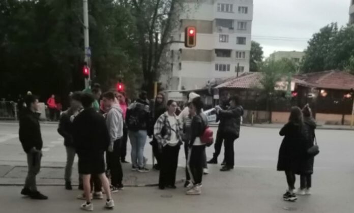 Протестно бдение за загиналите младежи на бул. 