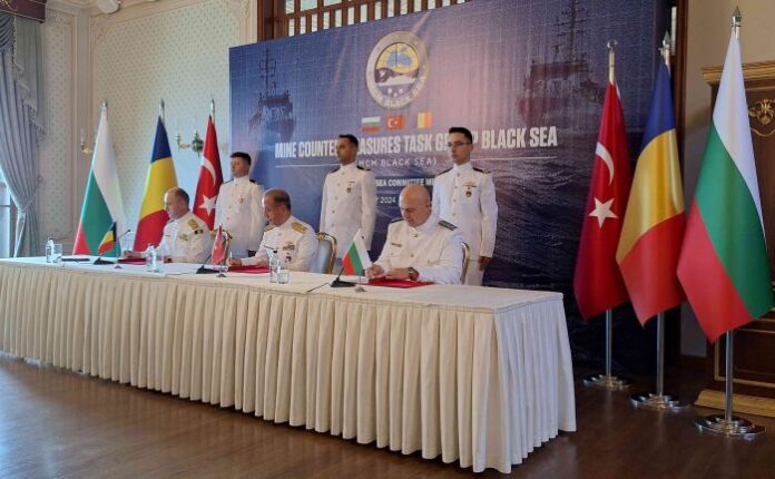 Противоминната военноморска група в Черно море започва работа
