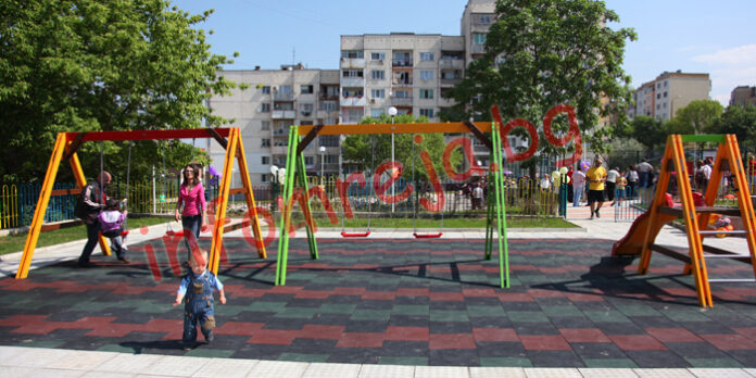 Проверяват детските и спортни съоръжения в Дупница