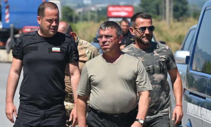 Проверяват всички версии за пожара в Елин Пелин